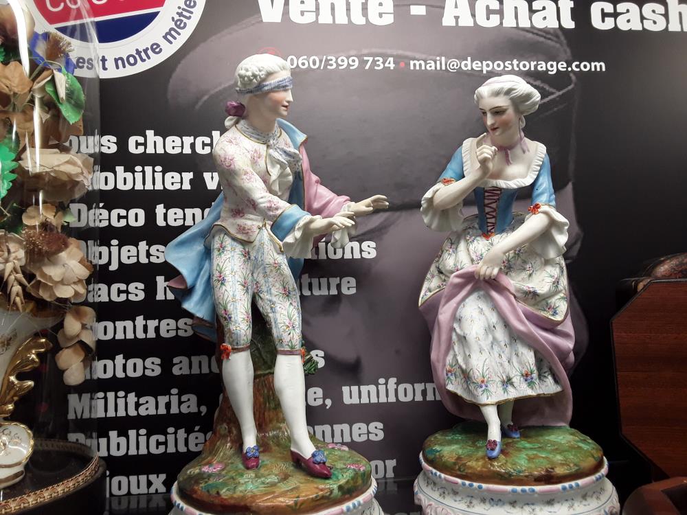 PAIRE DE STATUES EN PORCELAINE DE CHANTILLY DEBUT 19EME PARIS 38CM