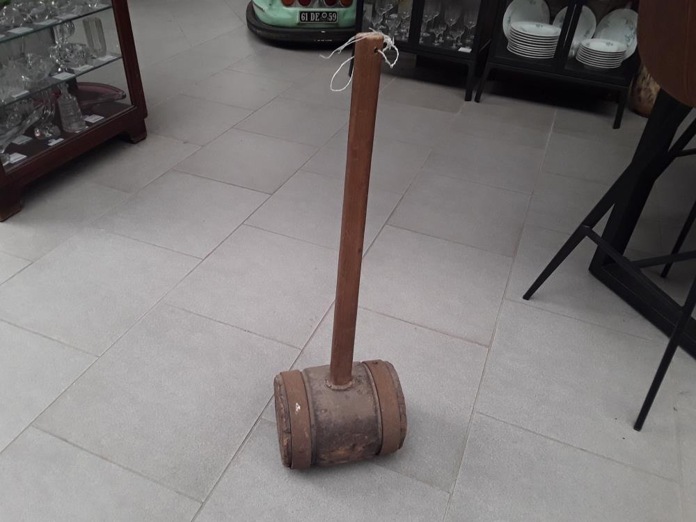 MAILLET EN BOIS TONNELIER VIGNOBLE CHAMPAGNE 