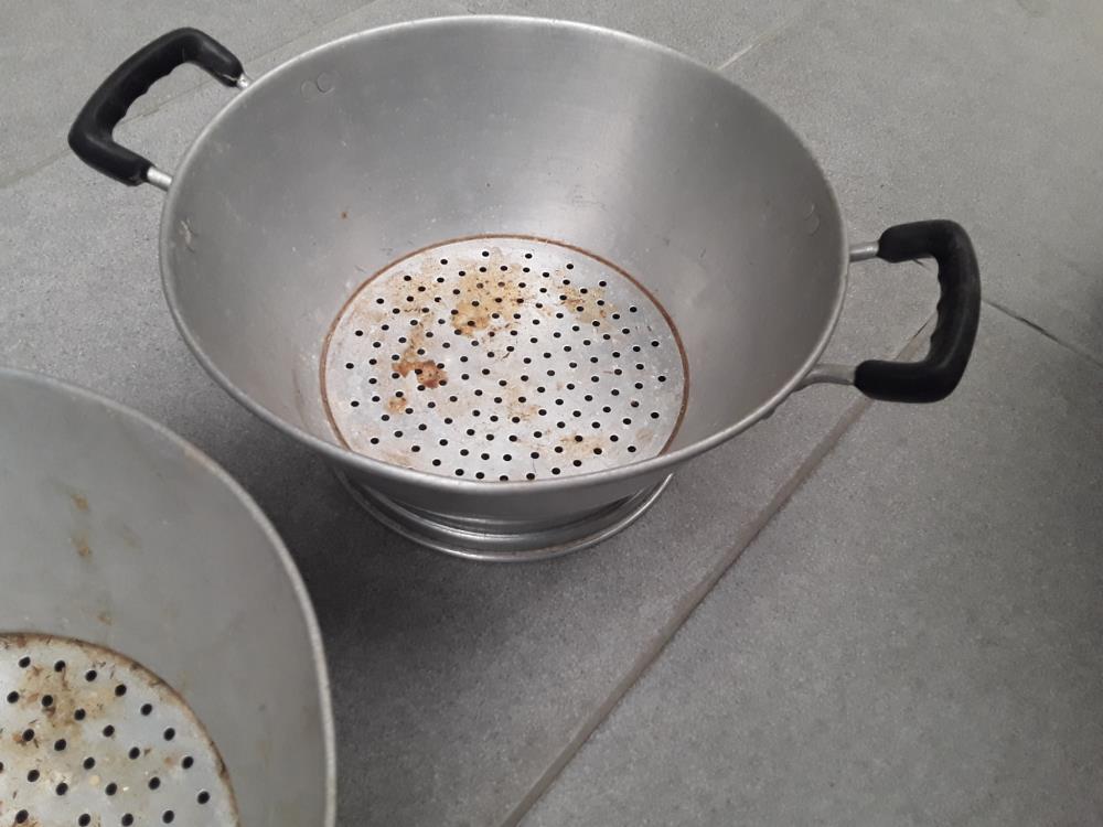 ANCIENNE PASSOIRE EN ALUMINIUM 