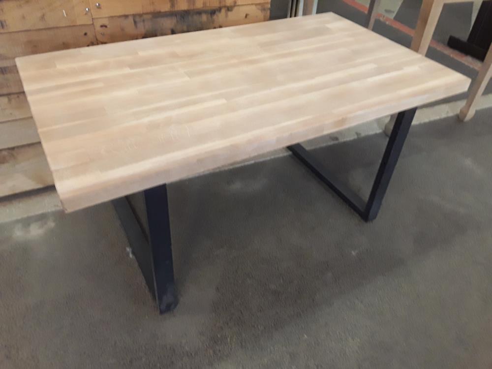 TABLE DE SALON EN CHENE PIEDS NOIR 