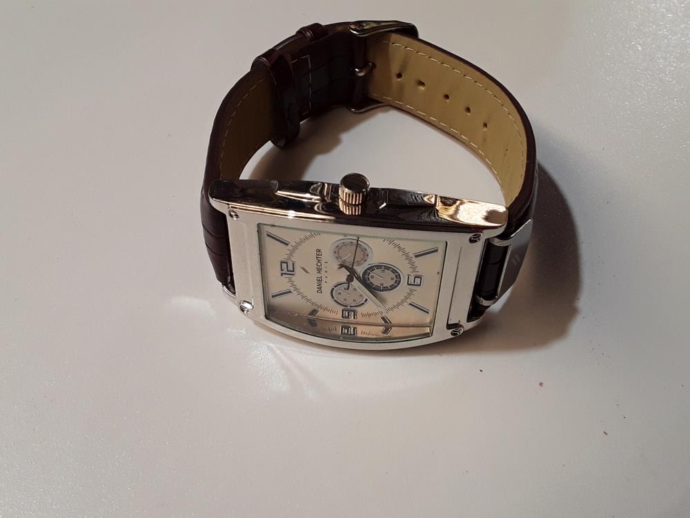 MONTRE DANIEL HECHTER QUARTZ 