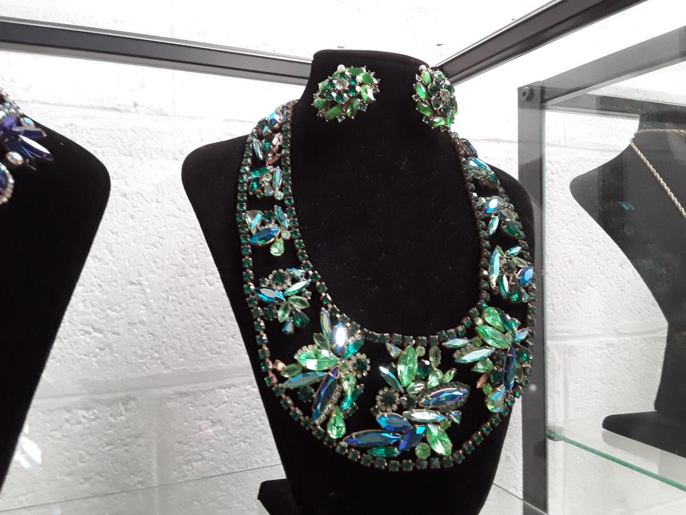 PARURE COMPLÈTE STYLE BRÉSIL GALA VERT AVEC BOUCLES D'OREILLES 