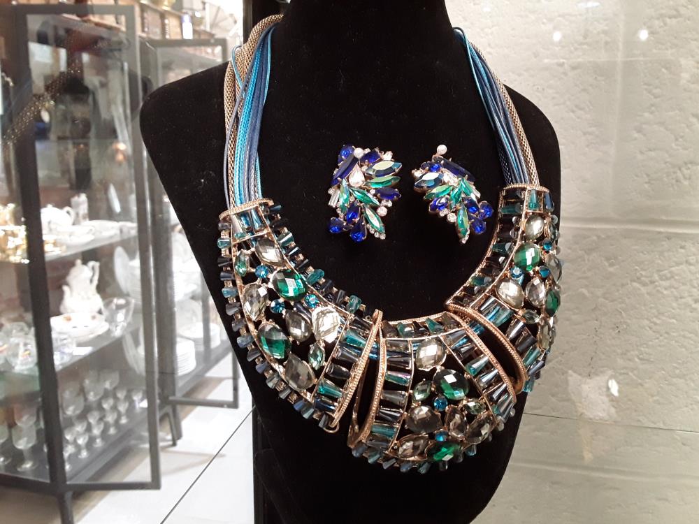 PARURE COMPLÈTE STYLE BRÉSIL GALA VERT ET BLEU AVEC BOUCLES D'OREILLES 