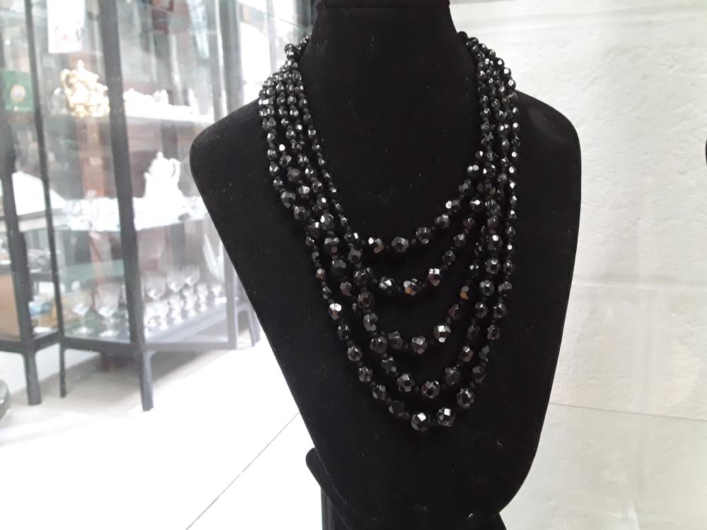 COLLIER PERLES NOIR 