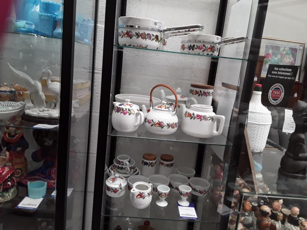 ENSEMBLE PORCELAINE DE PARIS 