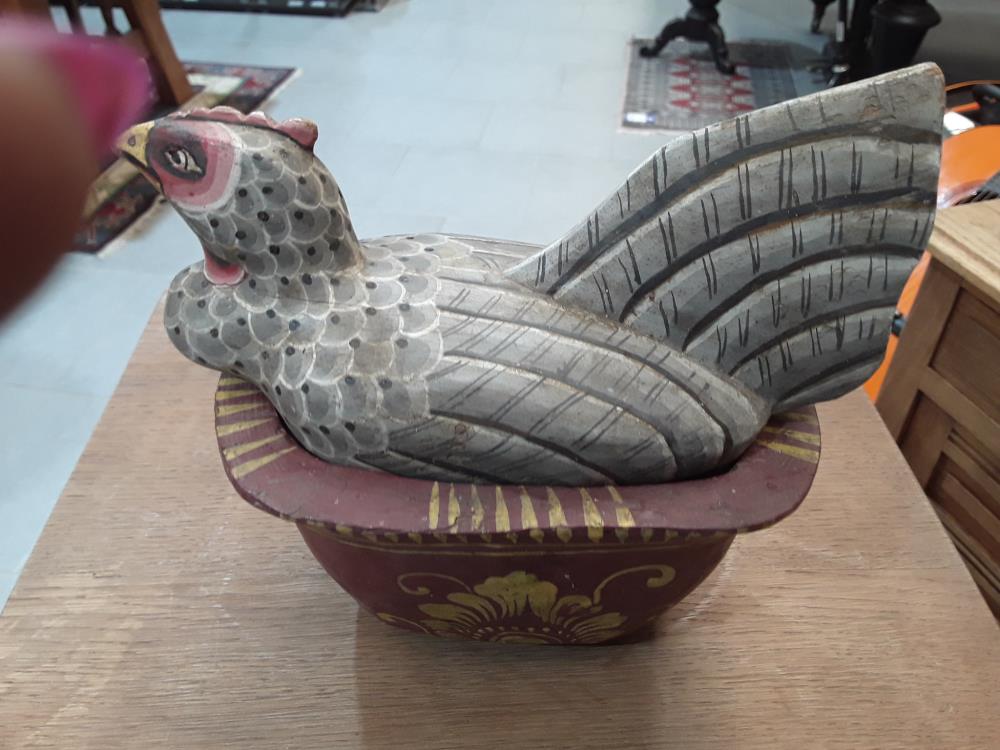 BOITE ART POPULAIRE BOIS SCULPTÉ 