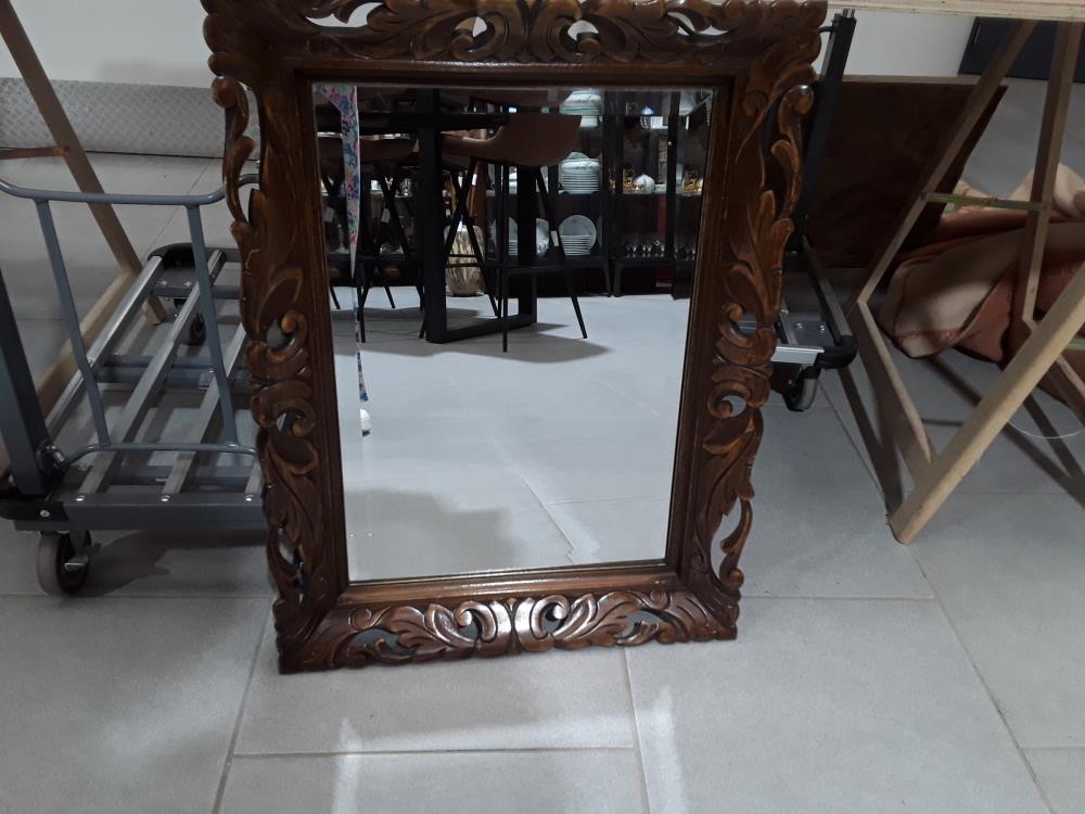 MIROIR EN BOIS SCULPTÉ DE BELLE QUALITÉ