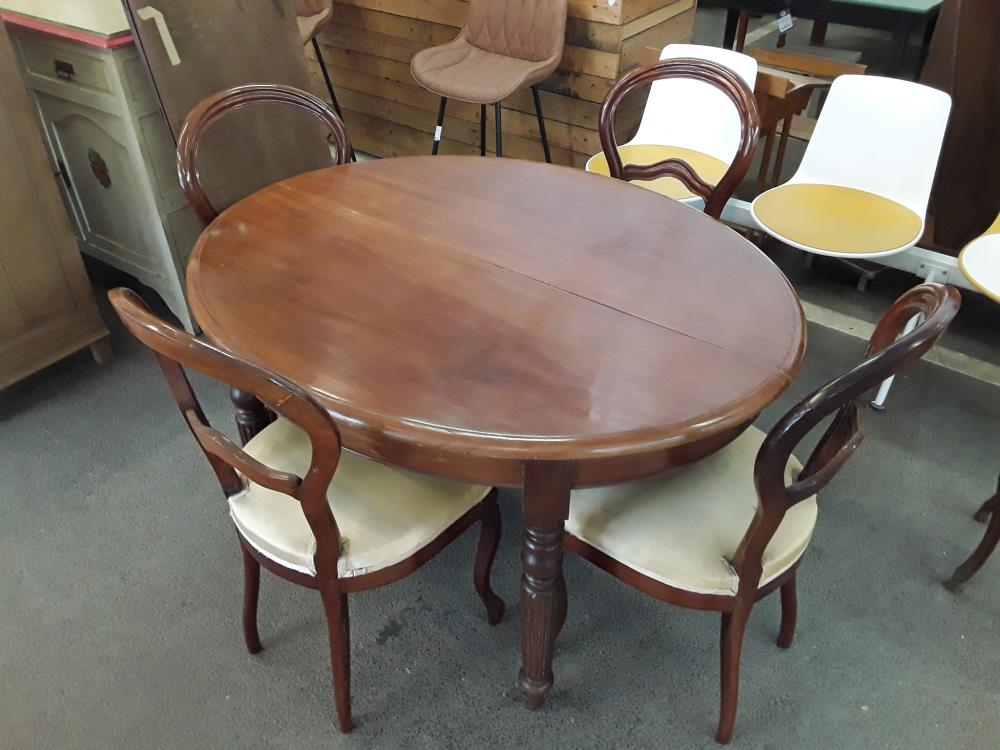 TABLE 6 PIEDS AVEC 4 CHAISES ET DEUX ALLONGE LOUIS PHILIPPE 