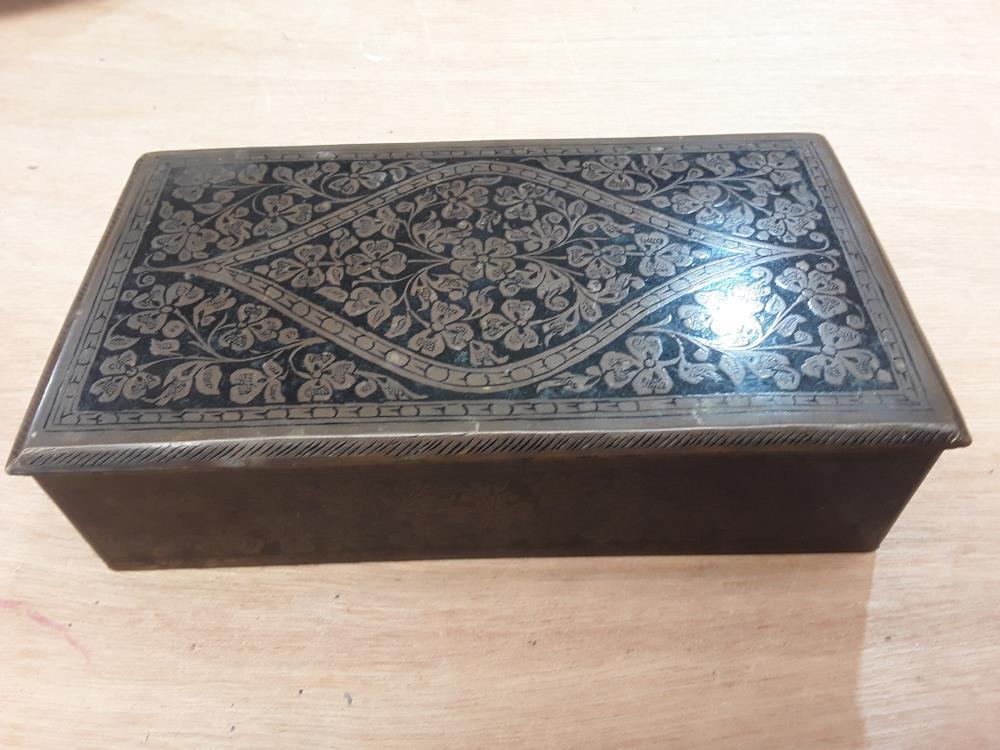 BOÎTE 19EME CISELÉE ET ÉMAILLÉE