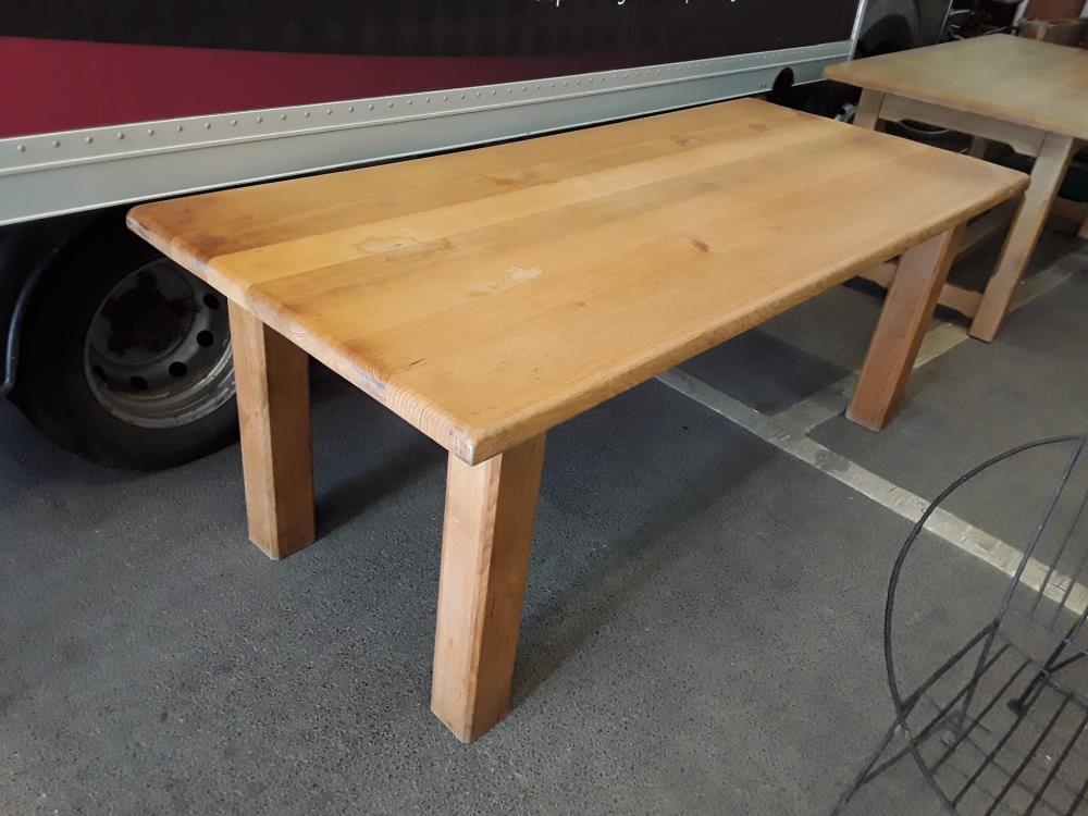 TABLE EN CHENE  1M90 / 85CM 