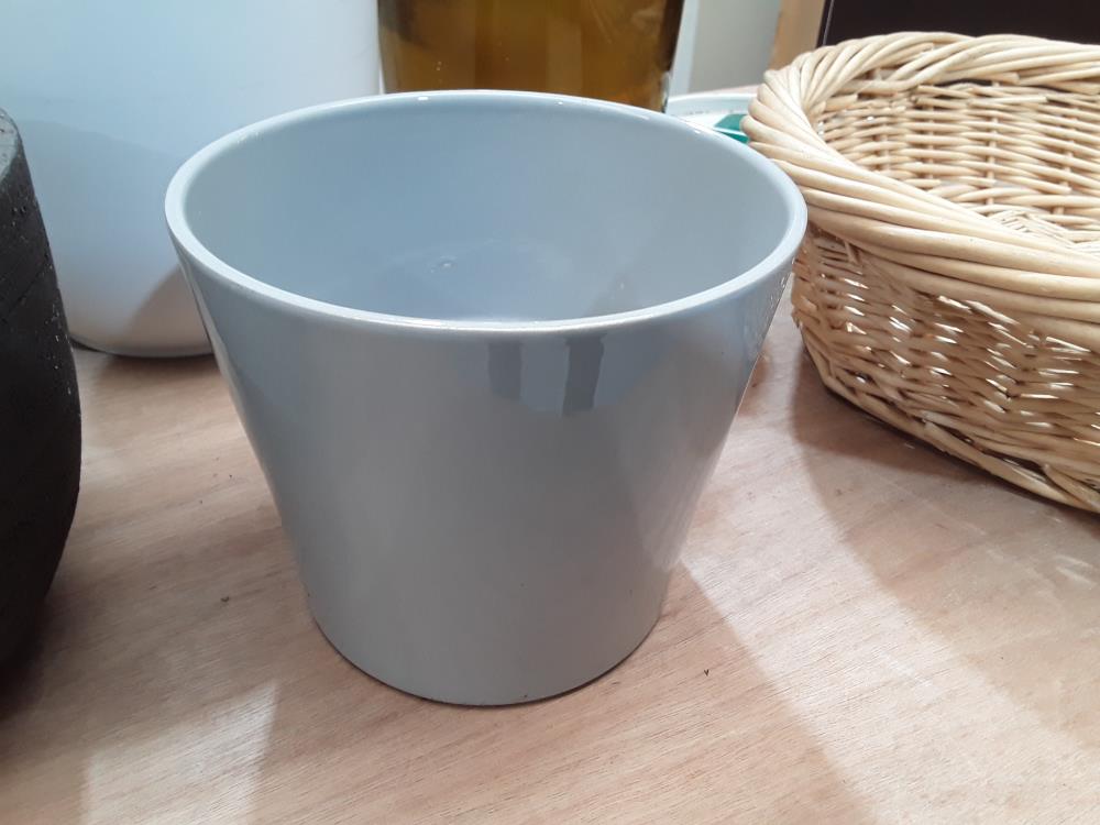 CACHE POT 