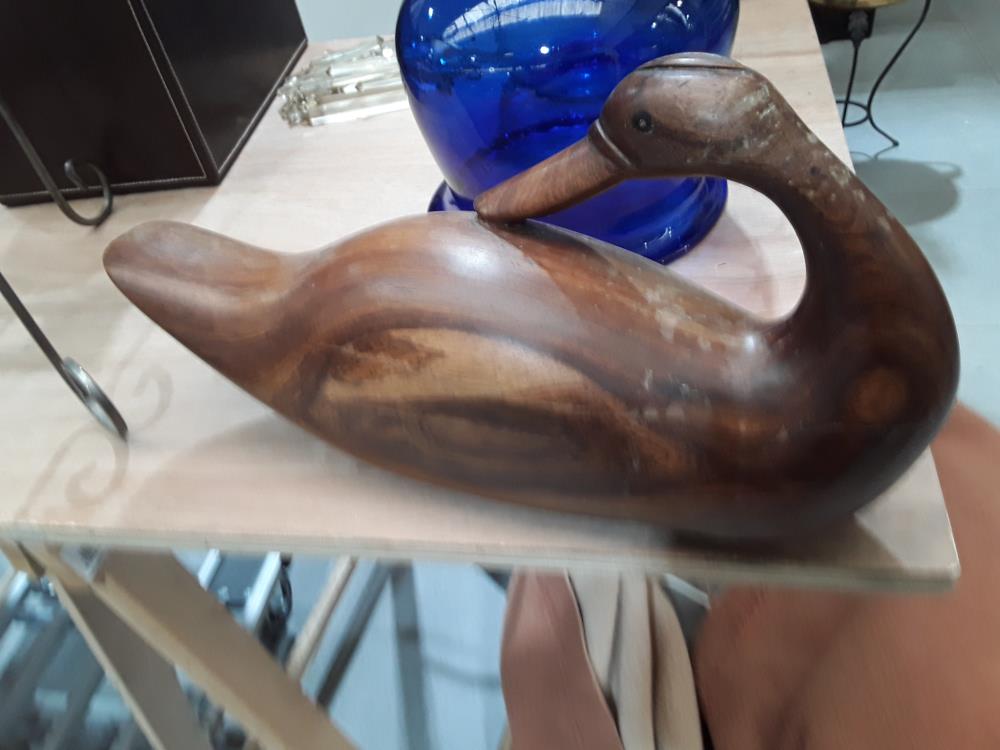 CANARD EN BOIS SCULPTE 