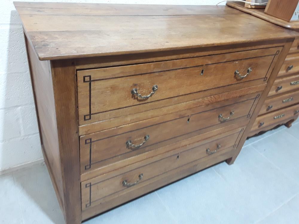 COMMODE EN CHENE AVEC FILET 3 TIROIRS 