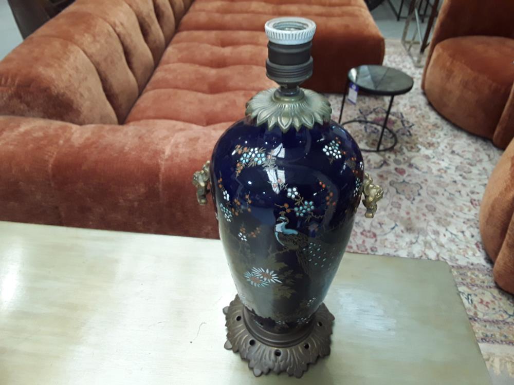 LAMPE EN PORCELAINE BLEUE AVEC ABAT JOUR