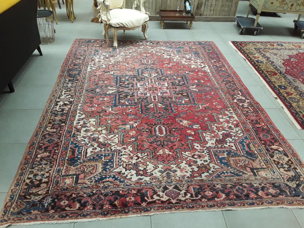 TAPIS TISSÉ MAIN GRAND FORMAT (3.15M X 2.13M)