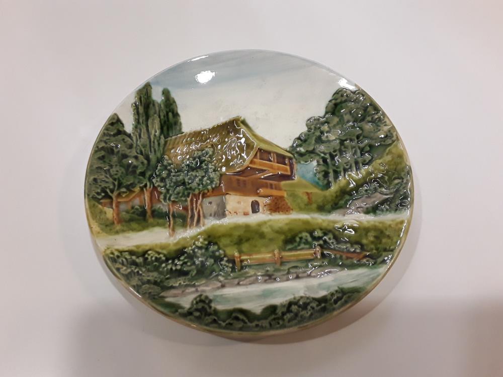 ASSIETTE AVEC PAYSAGE ET RELIEF