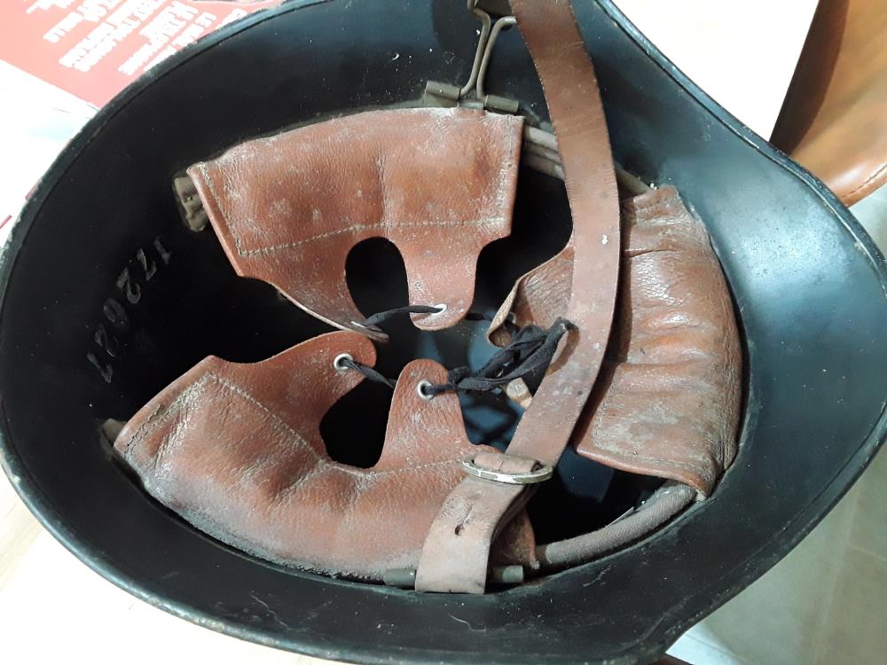 CASQUE DE POMPIER DU CANTON DE VAUX EN SUISSE