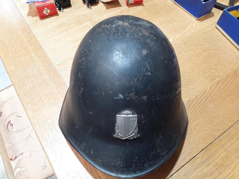 CASQUE DE POMPIER DU CANTON DE SCHWYZ  EN SUISSE