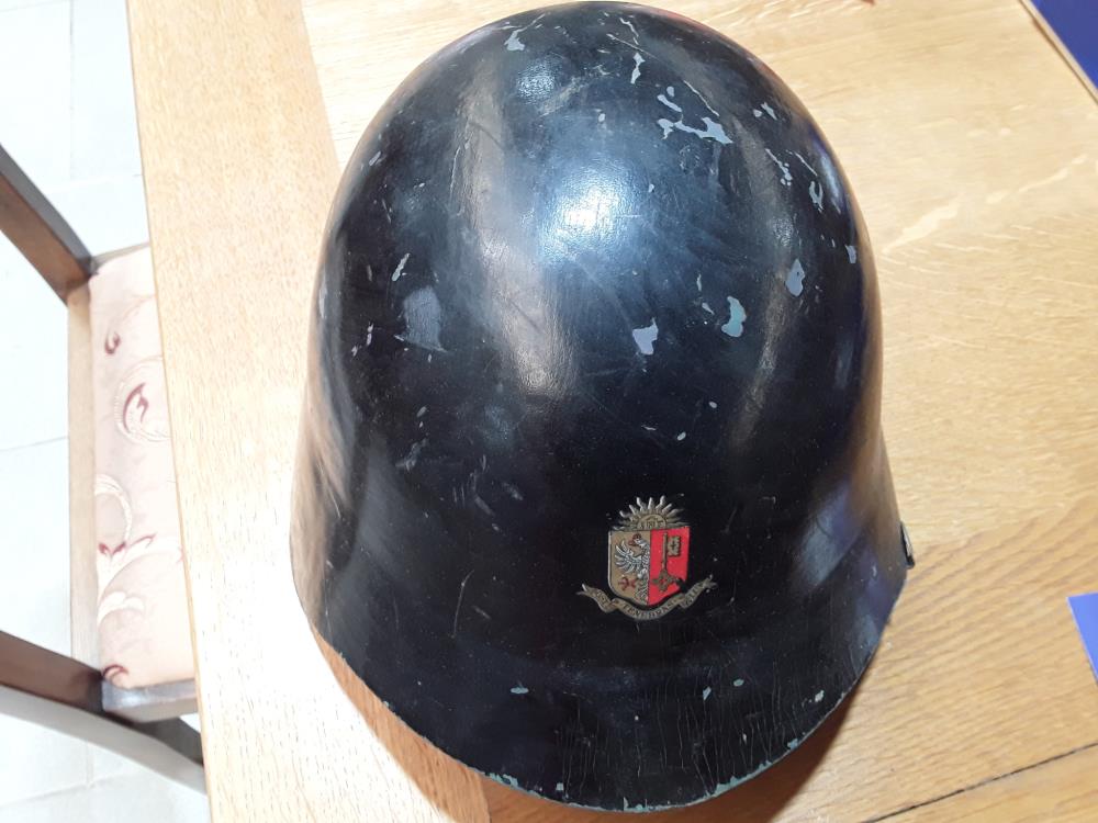 CASQUE DE POMPIER DU CANTON DE GENEVE  EN SUISSE