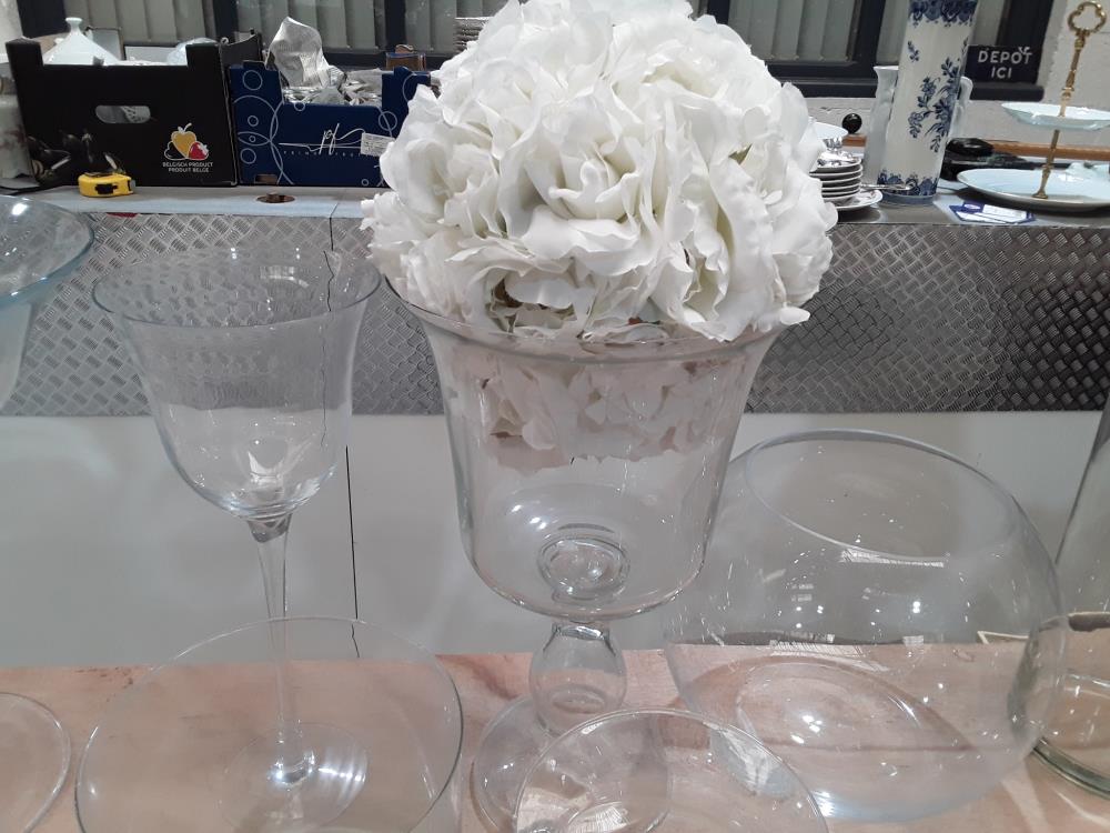 VASE FLEURS BLANCHE 
