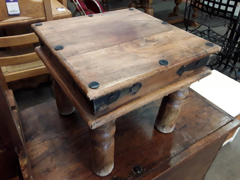 TABLE EN TECK CARREE