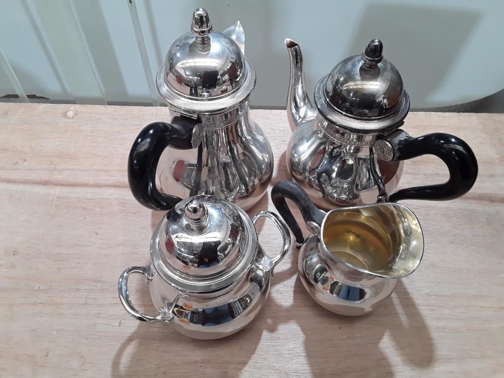 ENSEMBLE DE 4 PIECES EN METAL ARGENTE 