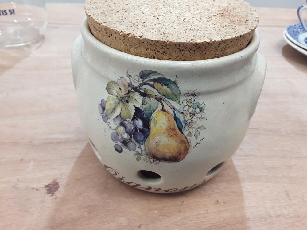 POT A OIGNON EN FAIENCE PROVENCE