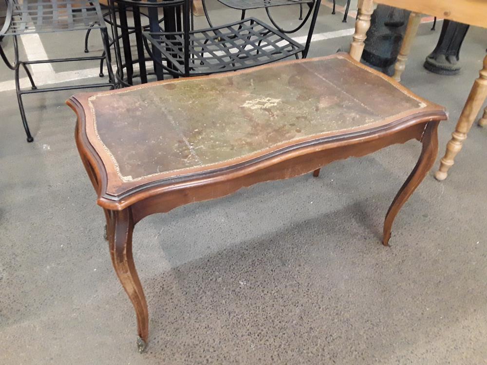 TABLE DE SALON CUIR DE ST ANGLAISE