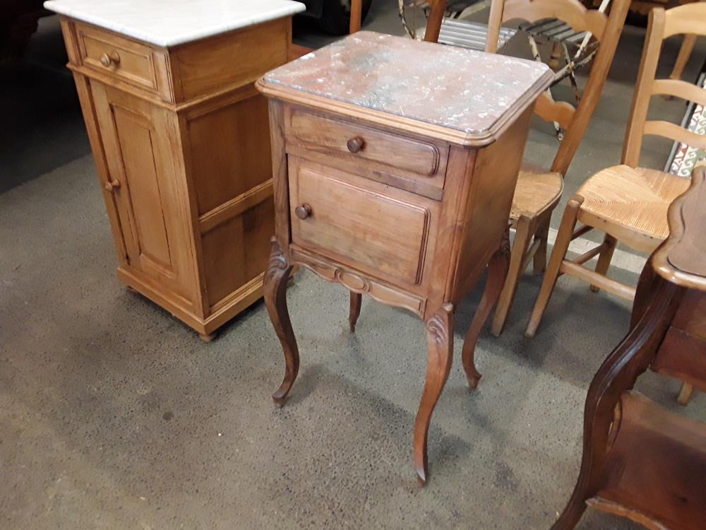 CHEVET DE ST LOUIS XV MARBRE ROUGE 