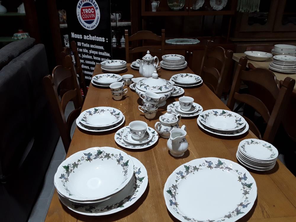 SERVICE EN PORCELAINE MOTIFS LIERRE MANUFACTURE PONTESA 