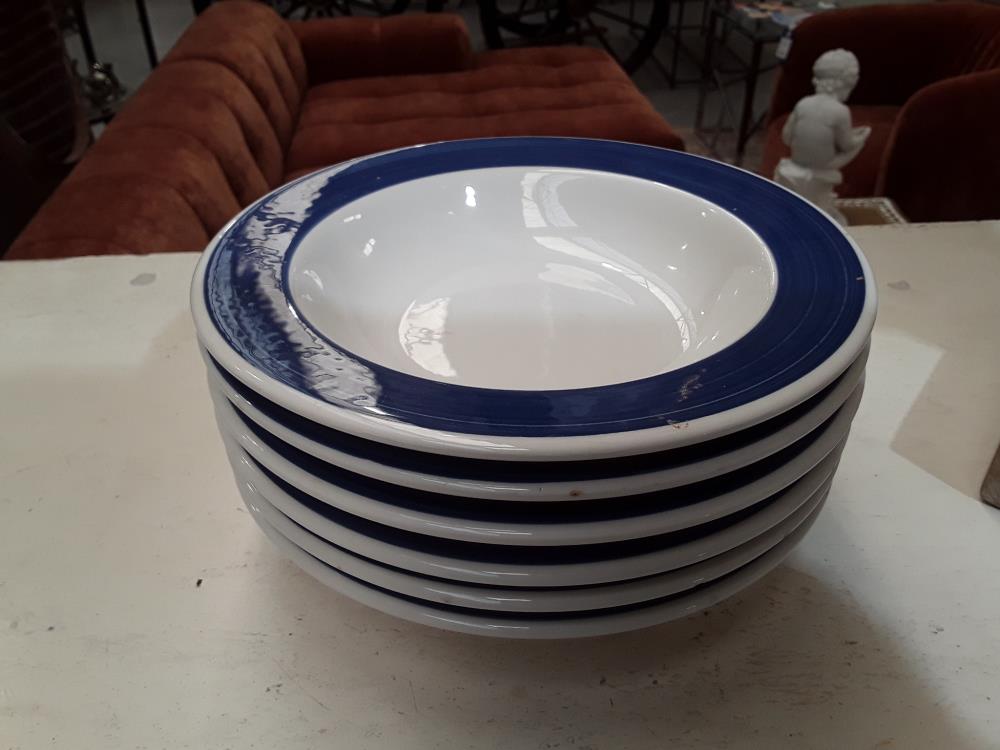 SERVICE DE 6 ASSIETTES 