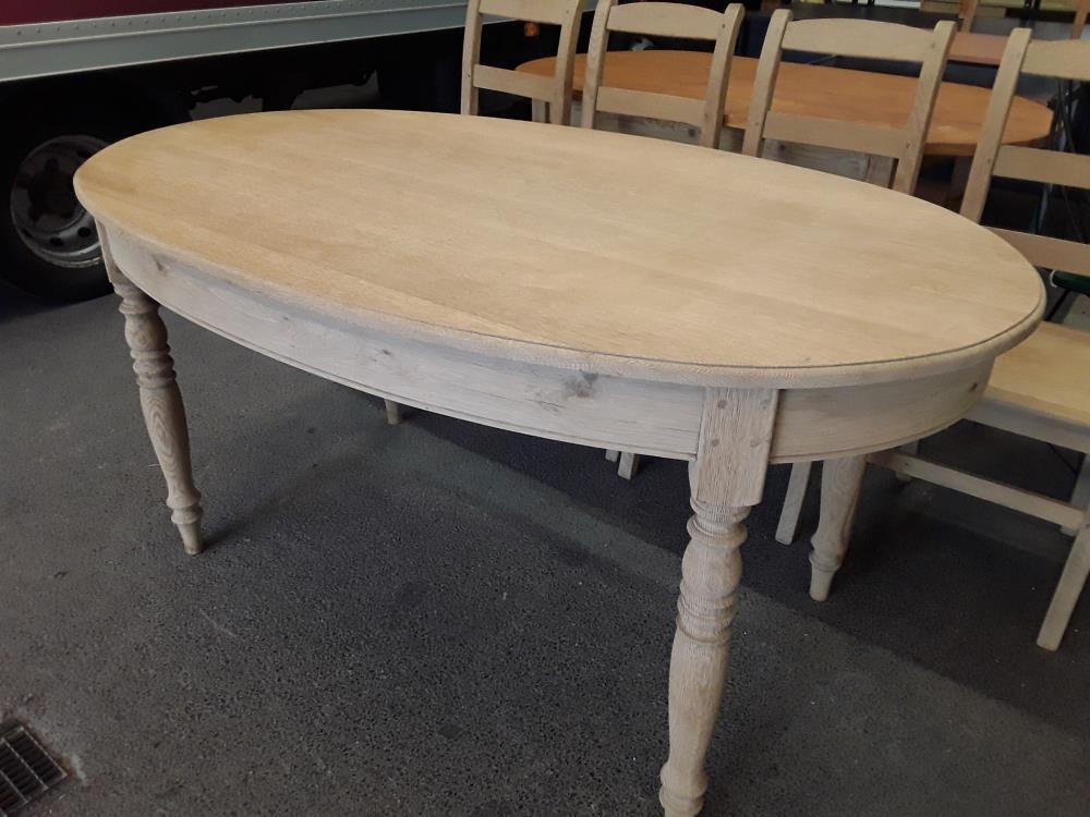 TABLE OVALE EN CHENE AEROGOMAGE 90CM/156CM