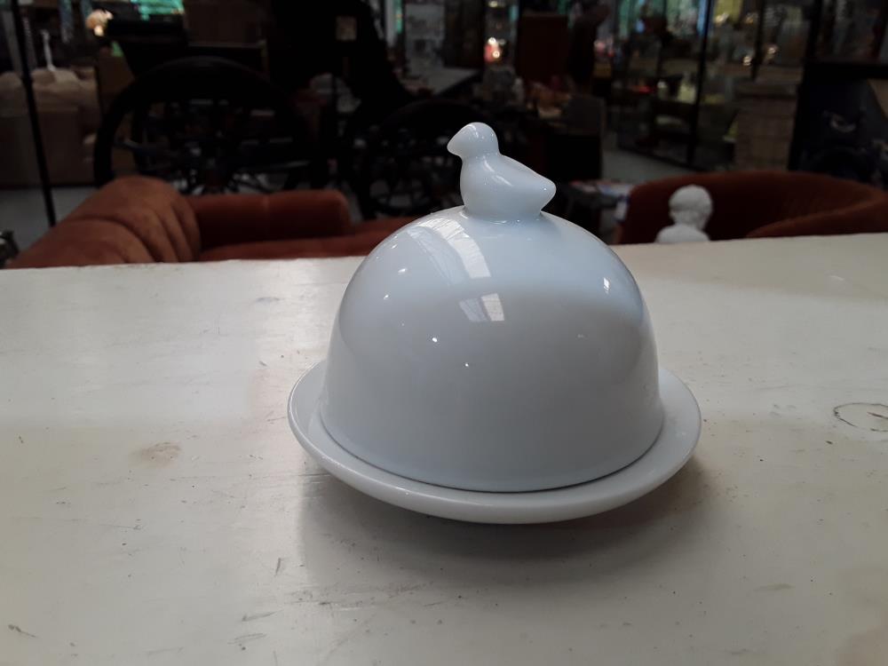 BEURRIER EN PORCELAINE 
