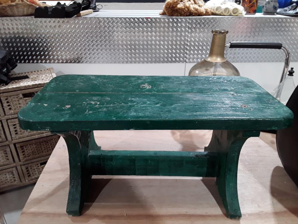 TABOURET VERT 