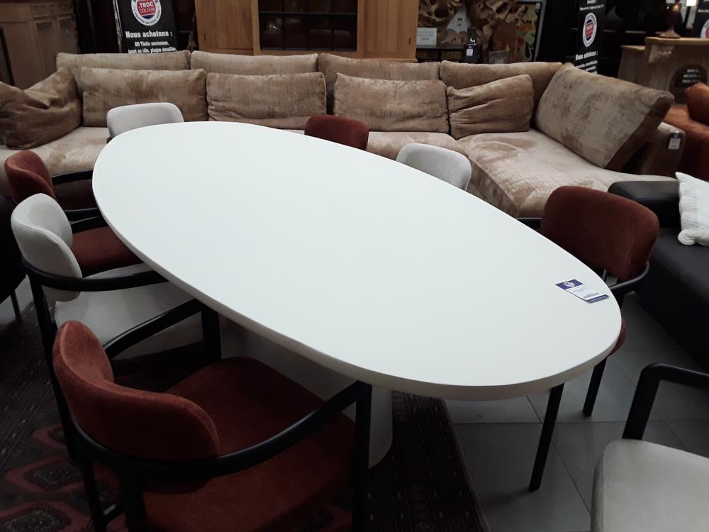 TABLE OVALE PROCÉDÉ ITALIEN RÉHAUSSÉ À LA CHAUX EN 2M20
