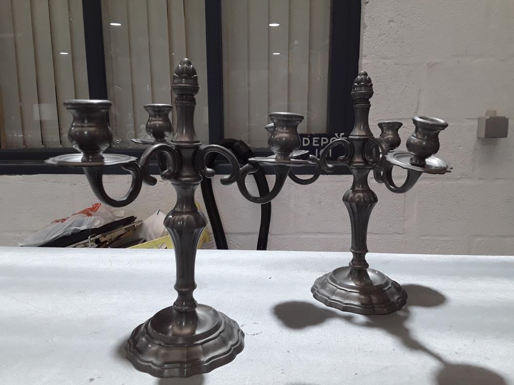 PAIRE BOUGEOIRS ETAIN 