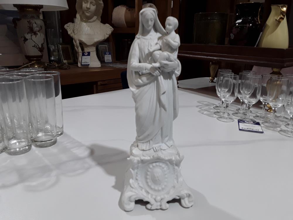 VIERGE À L'ENFANT EN PORCELAINE 