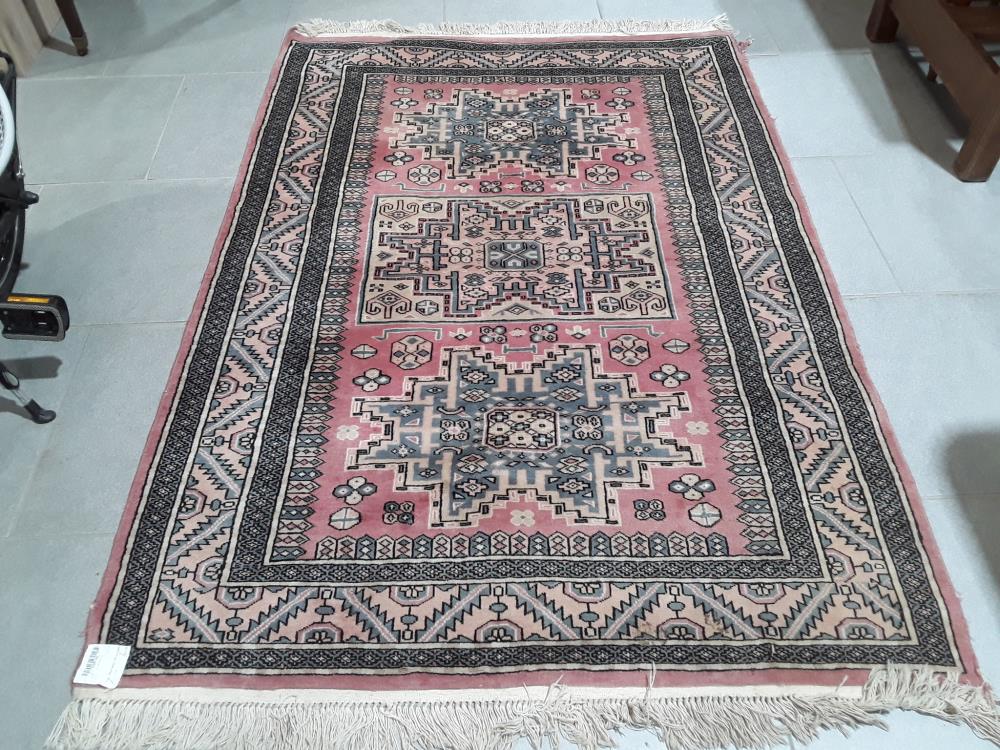 TAPIS ROSE TISSÉ MAIN  DECO 