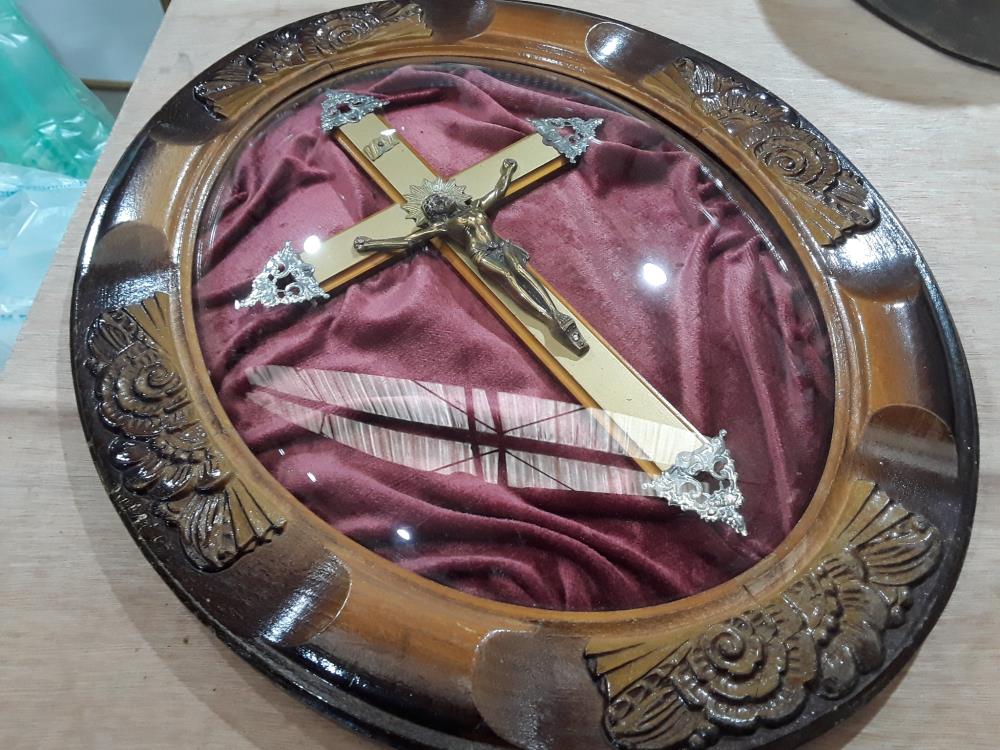 CADRE OVALE BOMBÉ CHRIST 