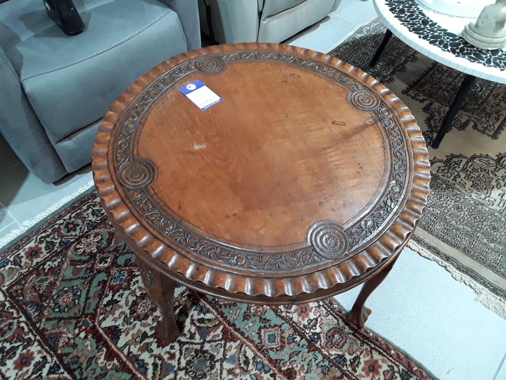 TABLE RONDE STYLE COLONIAL 