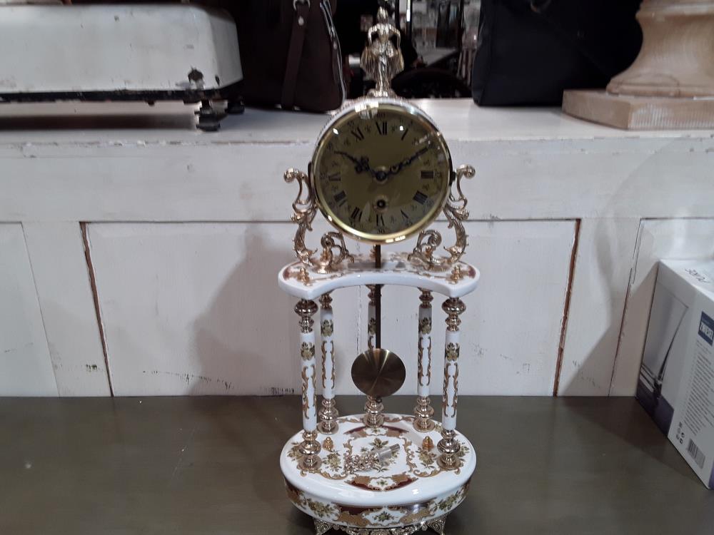 HORLOGE EN FAIENCE À RESTAURER  