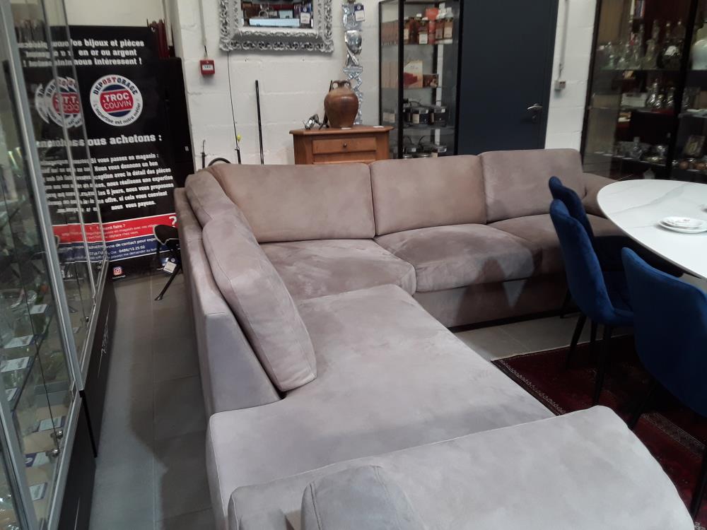 SALON D'ANGLE AVEC FAUTEUIL 2M85 PAR 2M15 FINITION ALCANTARA 