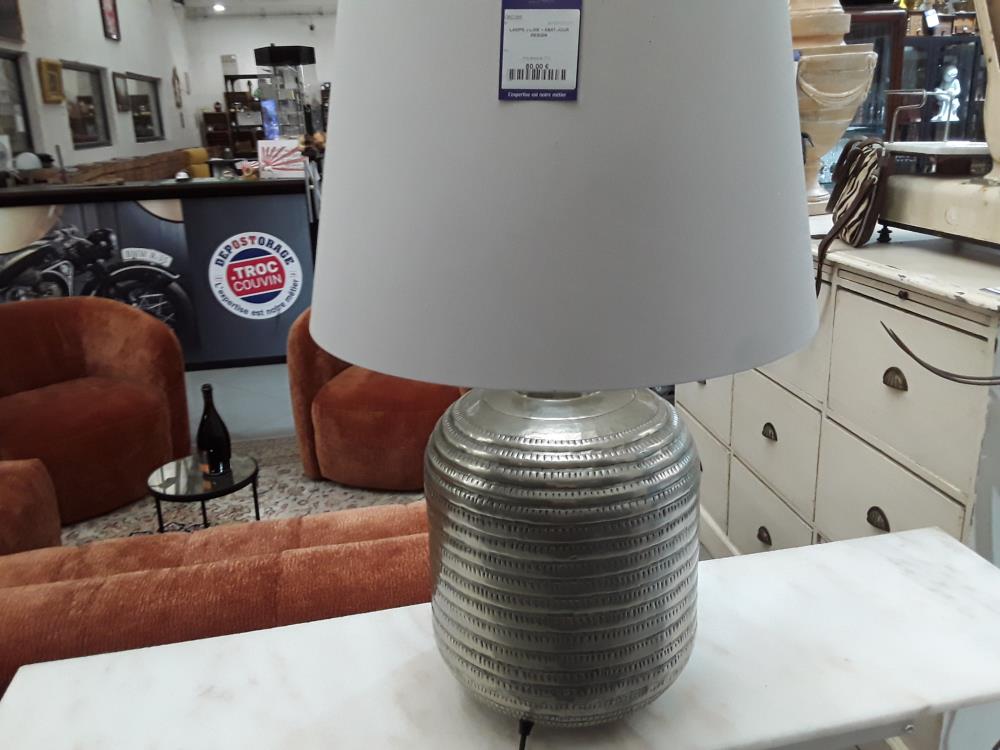 LAMPE J-LINE + ABAT-JOUR DESIGN 