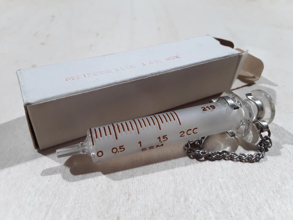 SERINGUE EVA AVEC CHAINE 