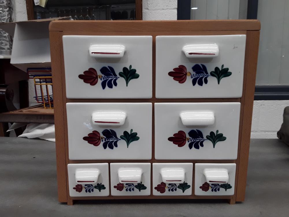 ENSEMBLE DE CUISINE EN PORCELAINE BOCH