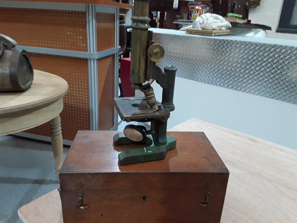 MICROSCOPE ANGLAIS FIN 19EME COFFRET EN ACAJOU 