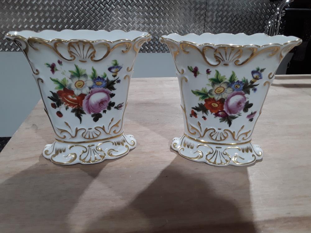 PAIRE DE CORNETS PORCELAINE VIEUX PARIS 