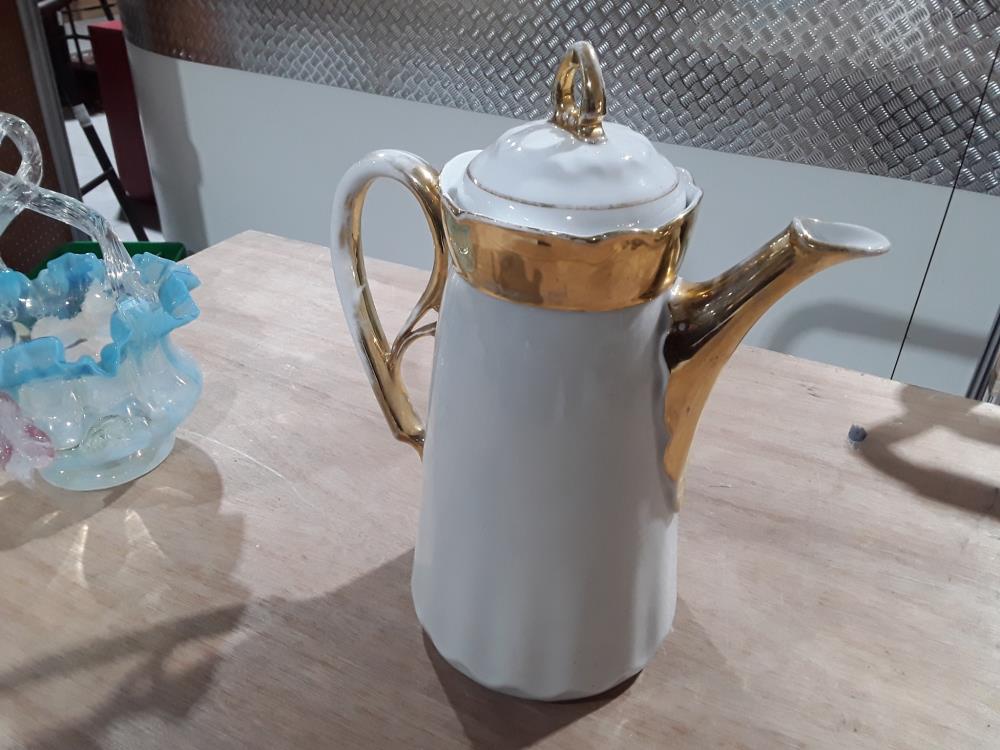 CAFETIÈRE EN PORCELAINE 