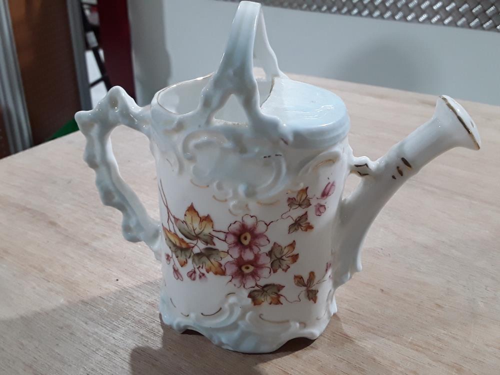 ARROSOIR EN PORCELAINE 