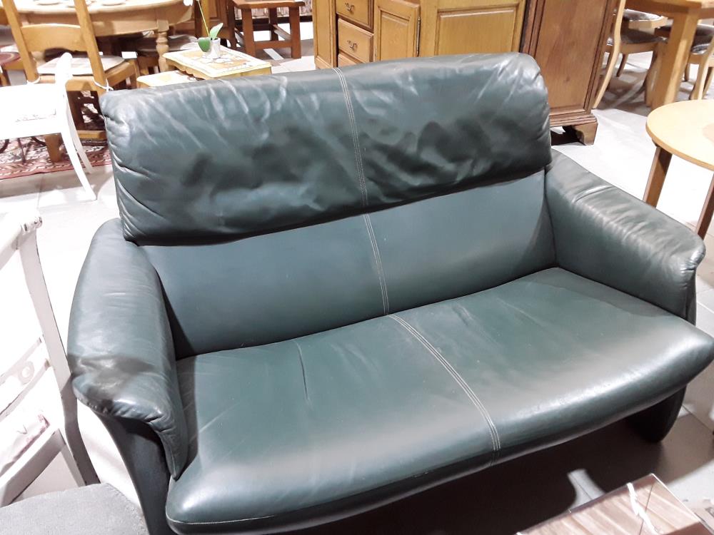 FAUTEUIL EN CUIR VERT 